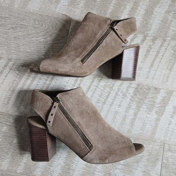 Michael Journey Block Heel Suede Leather Heel Sandals - Picture 3 of 16